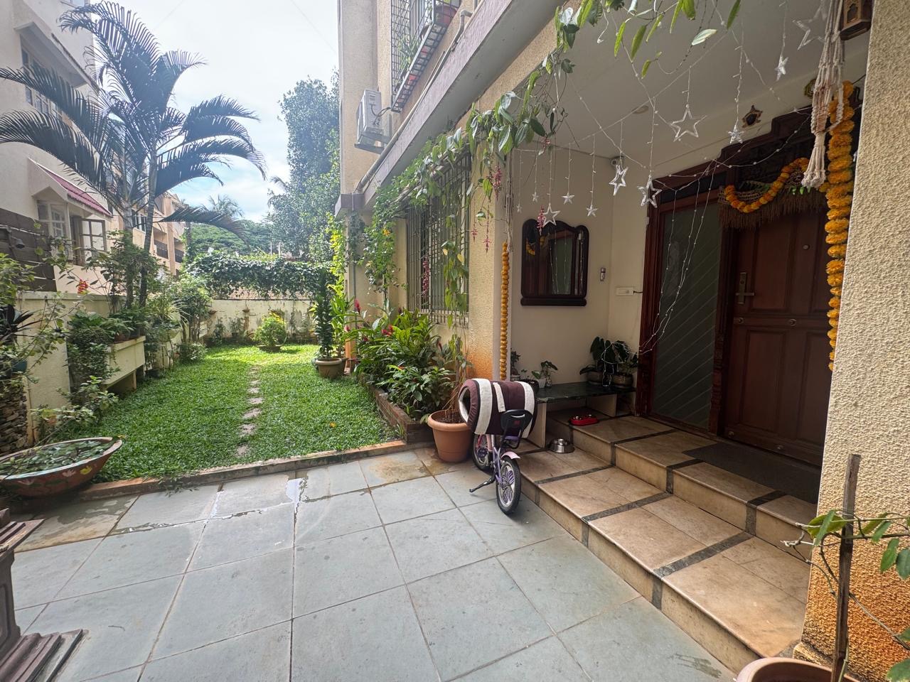 Front Entry & Courtyard